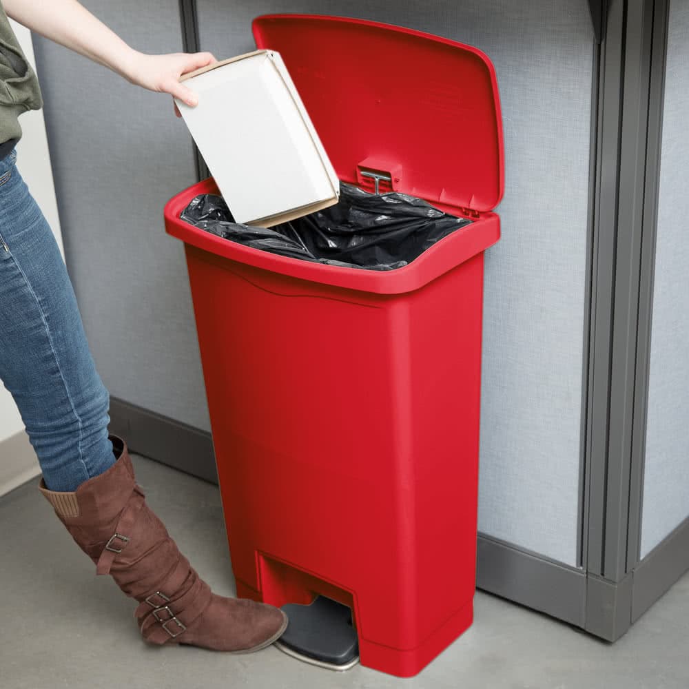 Контейнер Slim Jim® с фронтальной педалью Step-on, 50 л, красный Rubbermaid