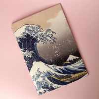 Записная книжка А5 24л., сшивка 'Hokusai', 90г/м2, золотое тиснение, тонированный блок в клетку